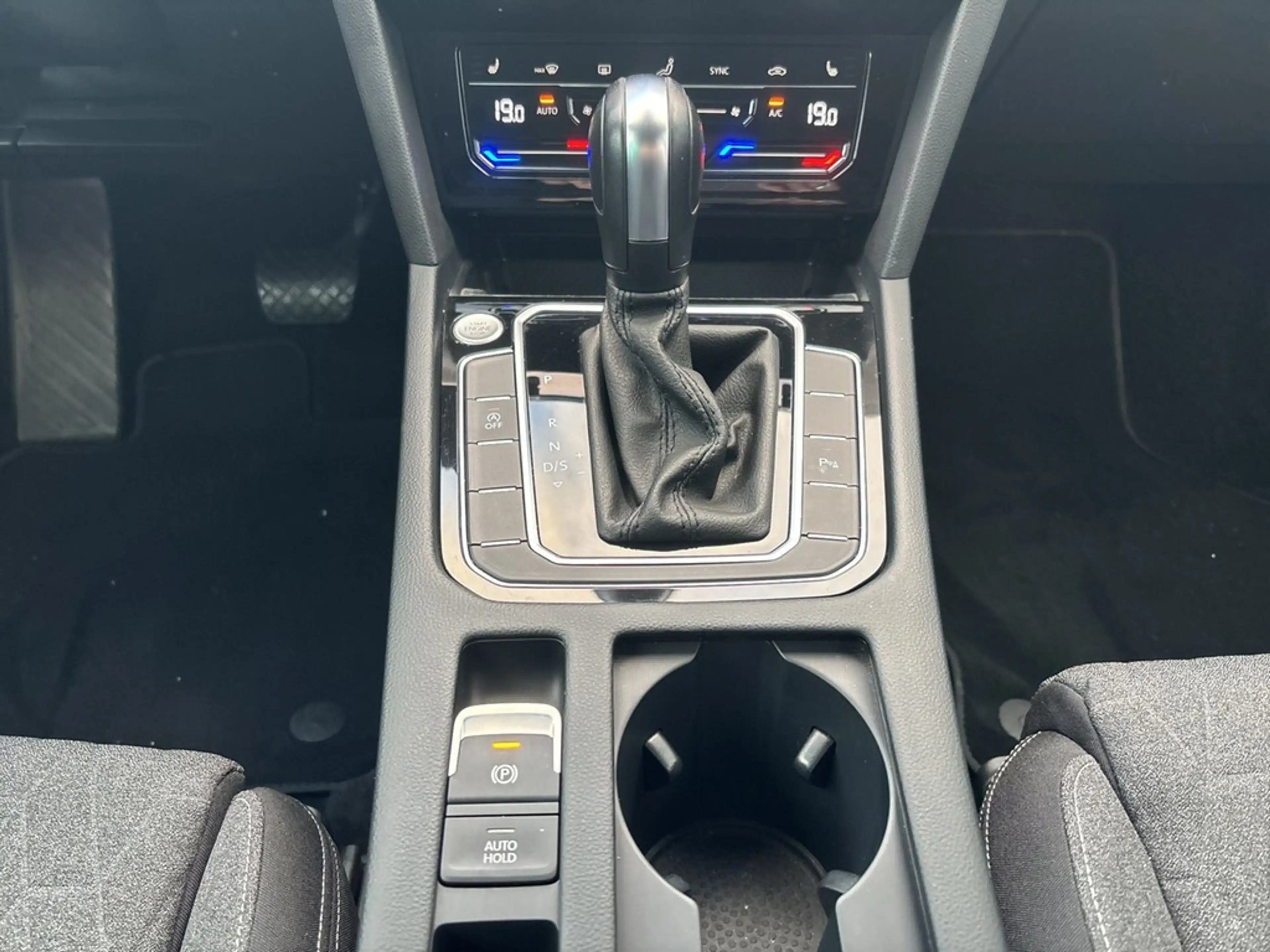 Volkswagen Passat Variant 2.0 TDI DSG Business *Navi*Kamera — photo 9