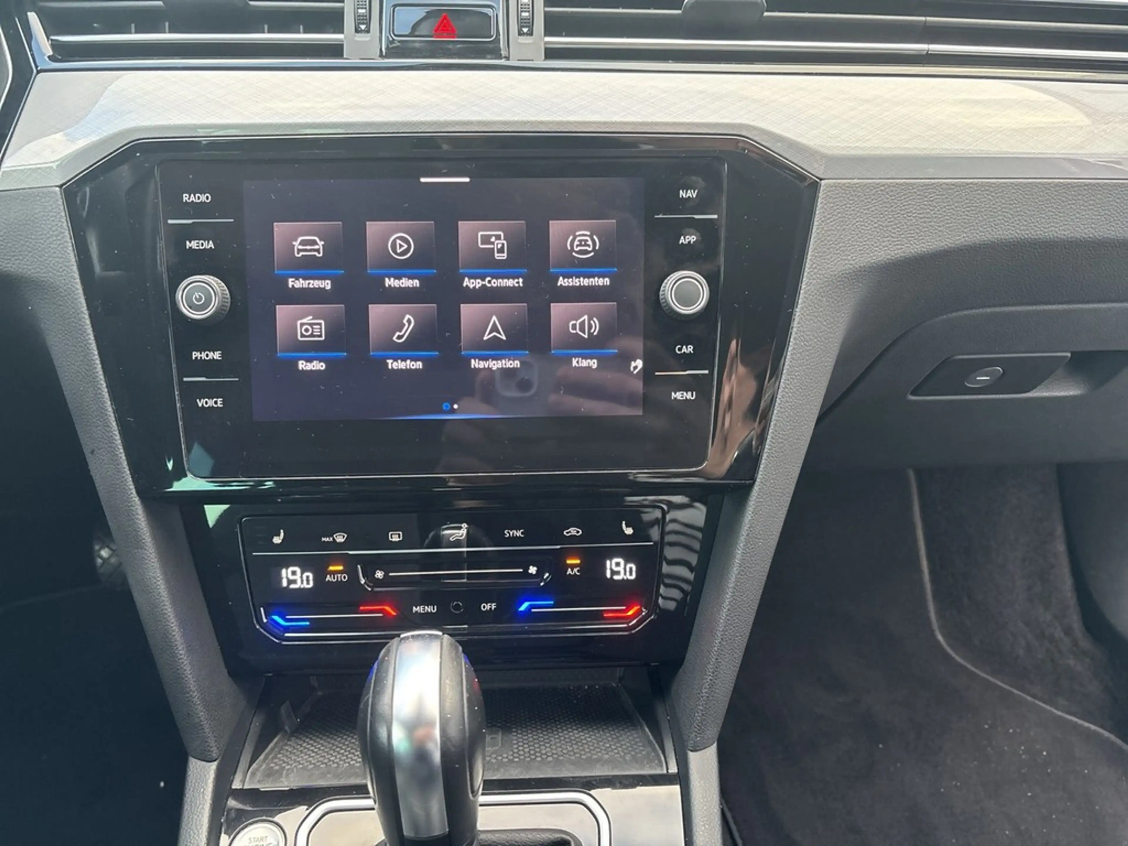 Volkswagen Passat Variant 2.0 TDI DSG Business *Navi*Kamera — photo 12