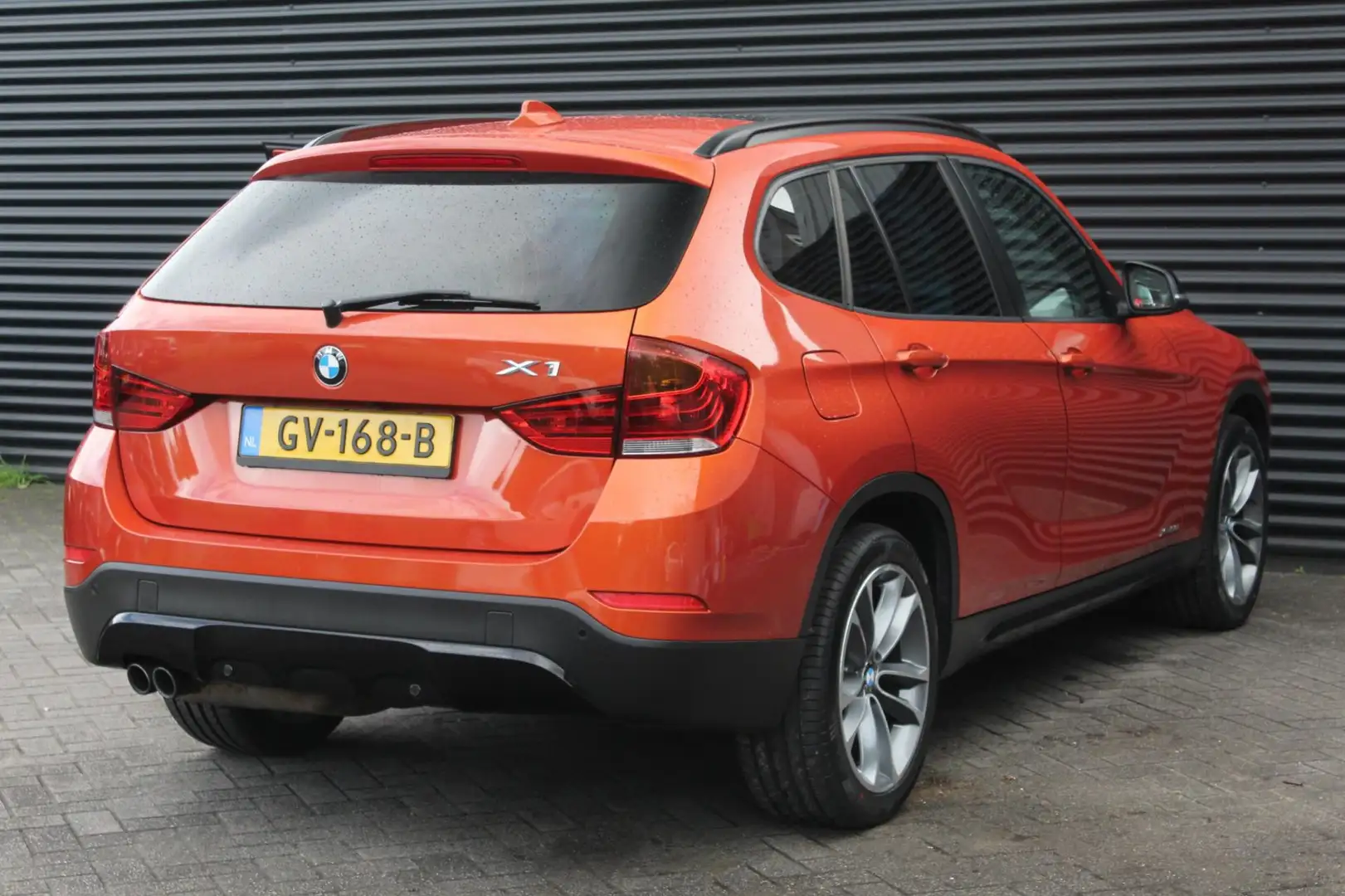 BMW X1 XDrive28i Business+ | Pano | Leder | Camera | Vol Oranje - 2
