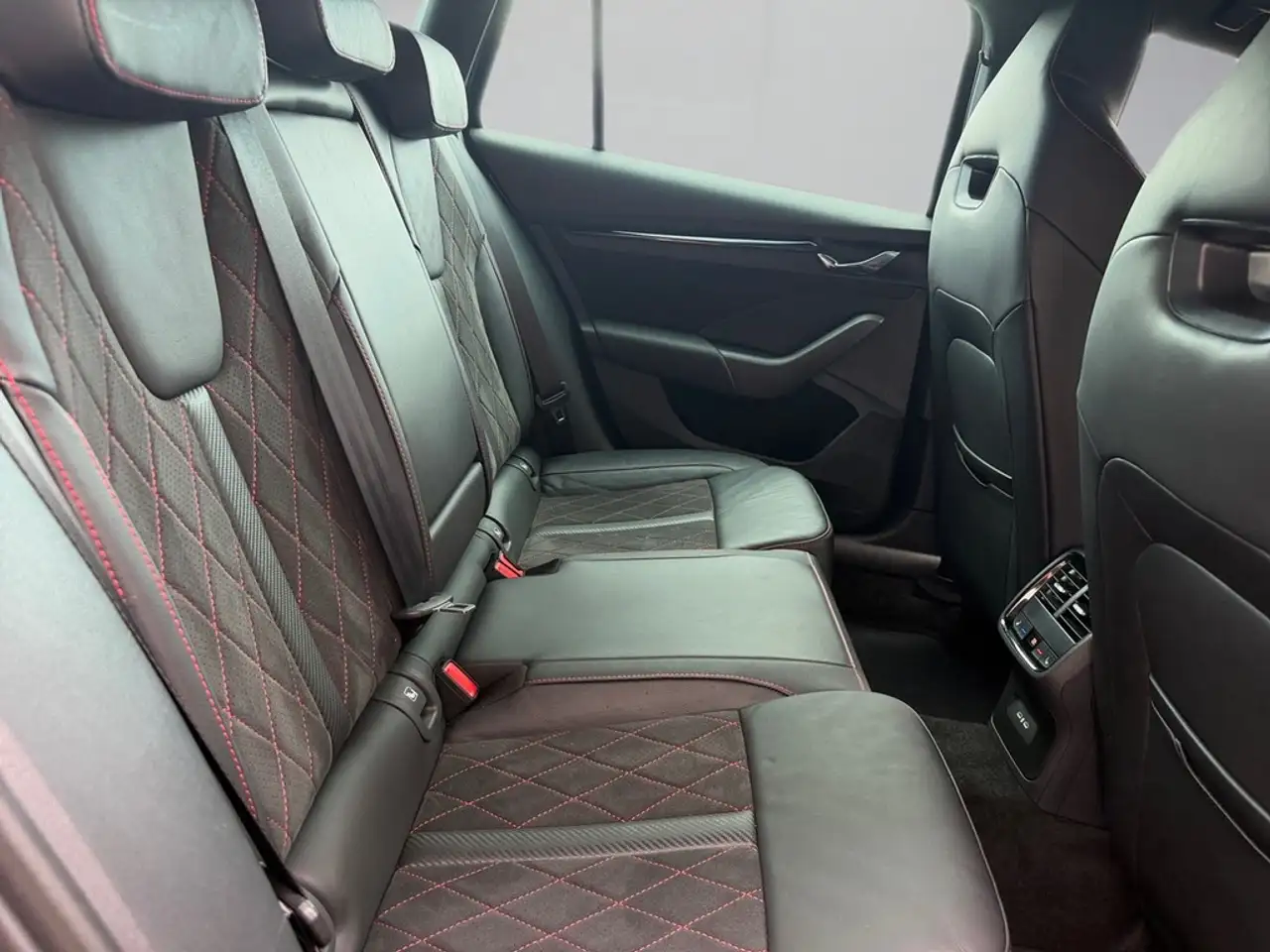 Skoda Octavia Combi 2,0 TDI RS DSG AHK, миниатюра 11