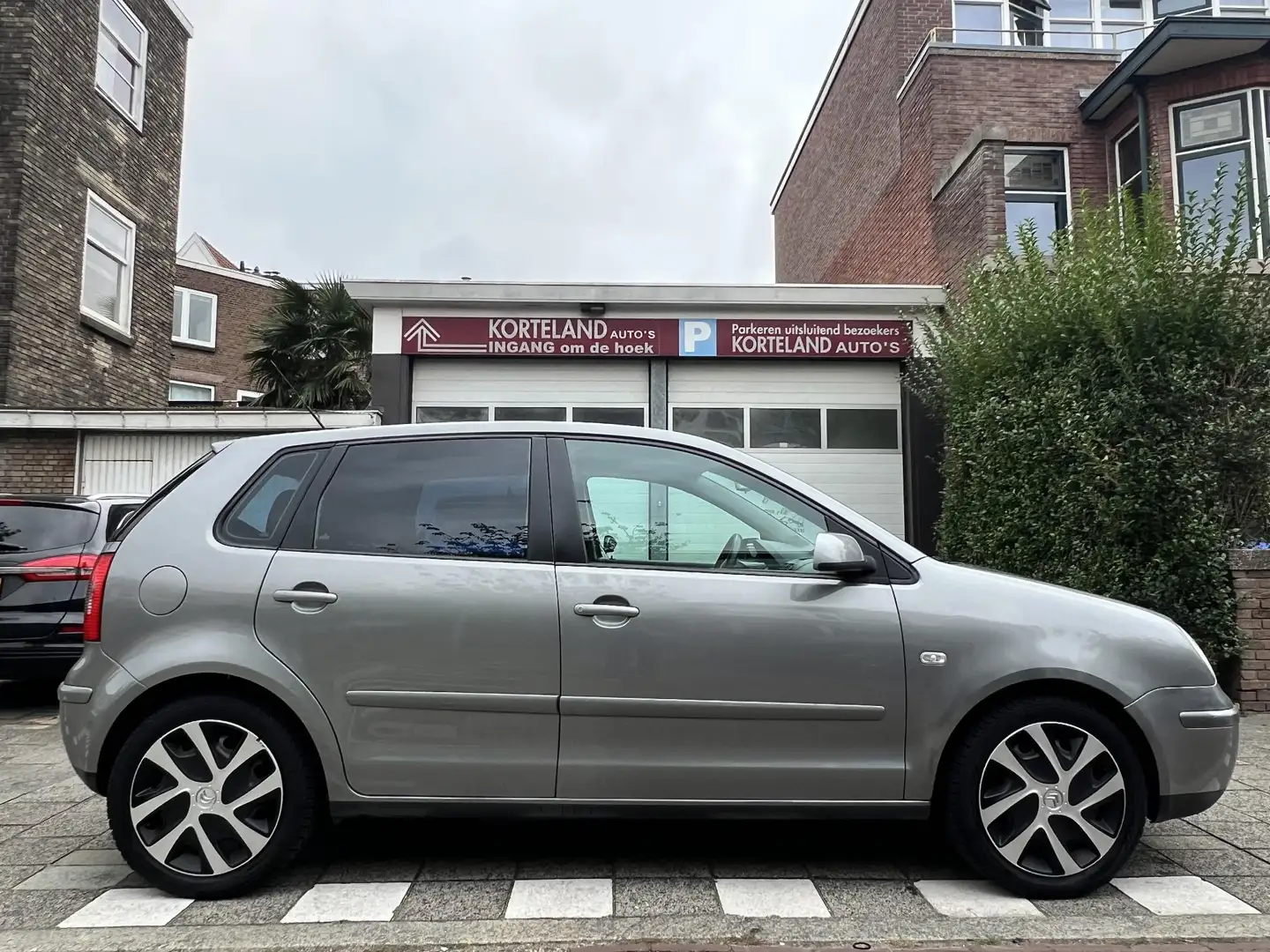 Volkswagen Polo 1.4-16V Athene Gris - 2