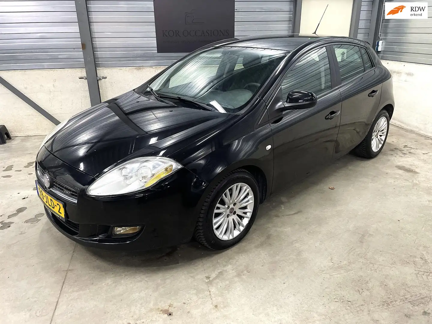 Fiat Bravo 1.4 T-Jet Corporate 120 pk airco cruise control Zwart - 1