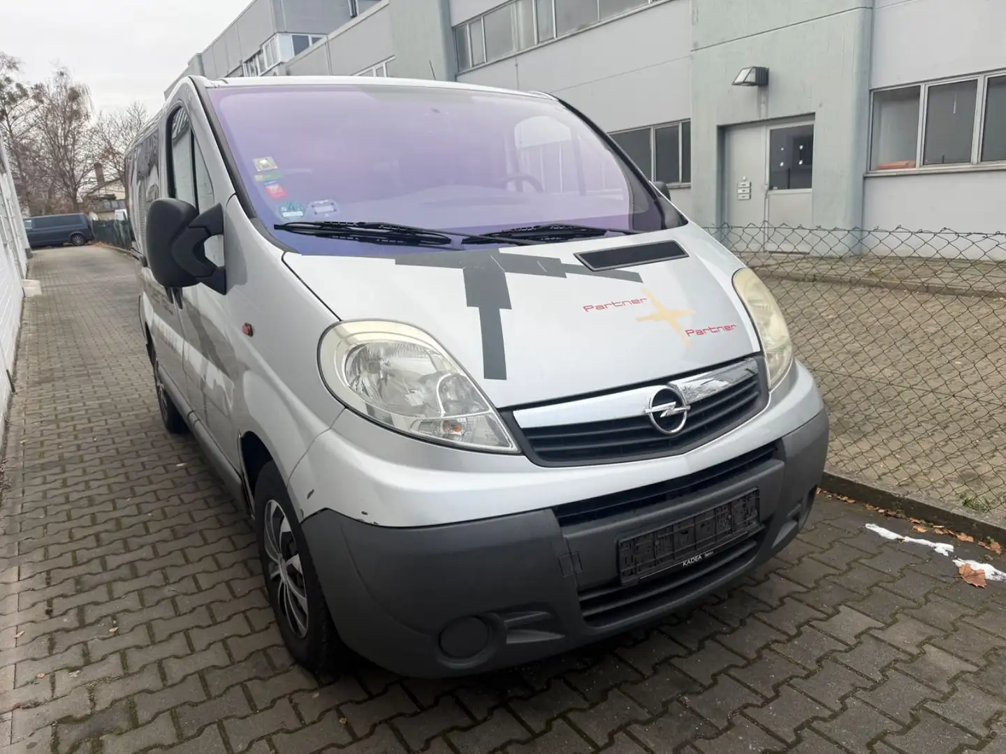 Opel Vivaro Kasten/Kombi Kombi L1H1 2,7t Silber - 1