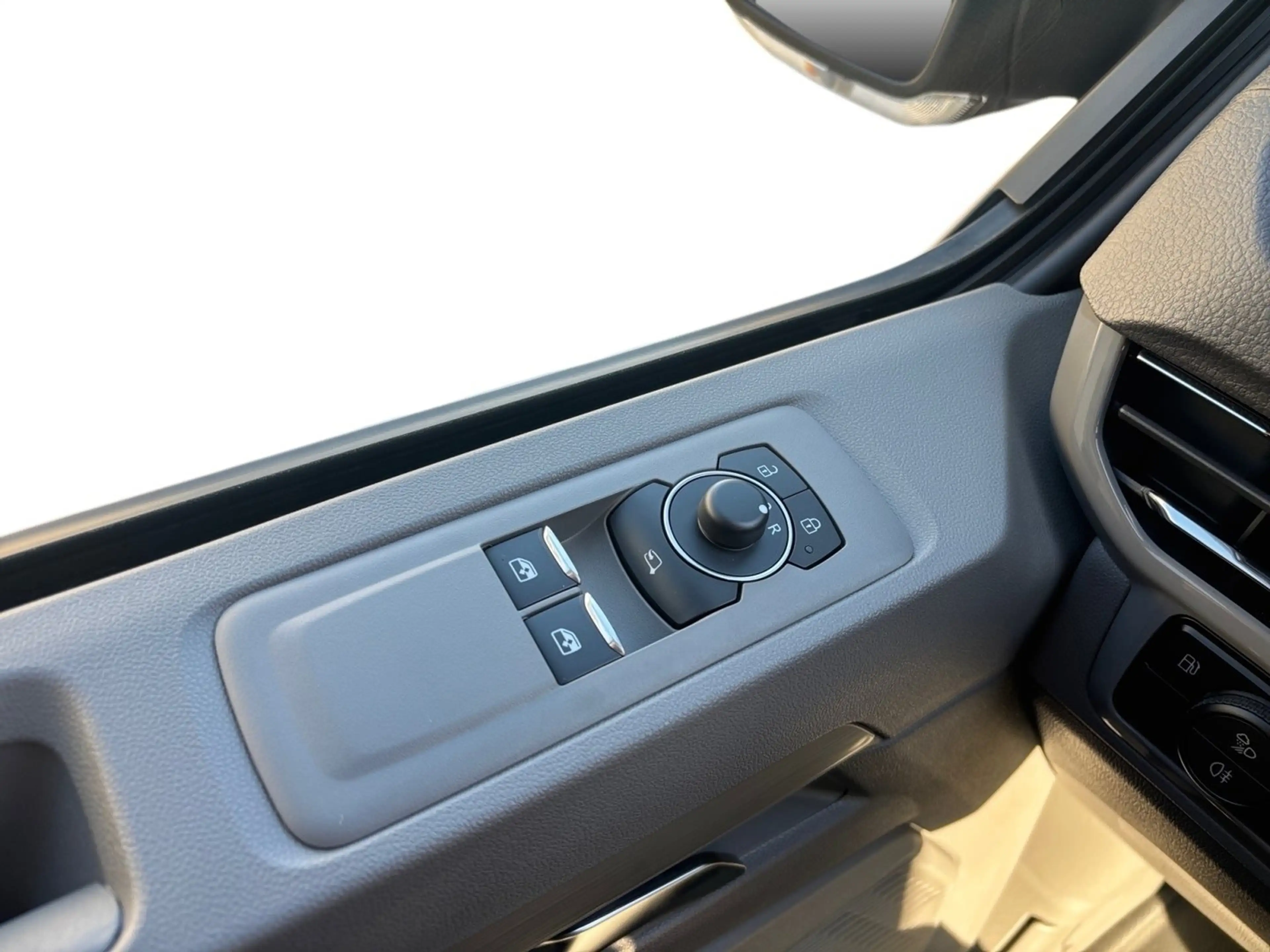 Volkswagen T7 Caravelle VW T7 Caravelle Edition LR eHybrid 171 kW — photo 7