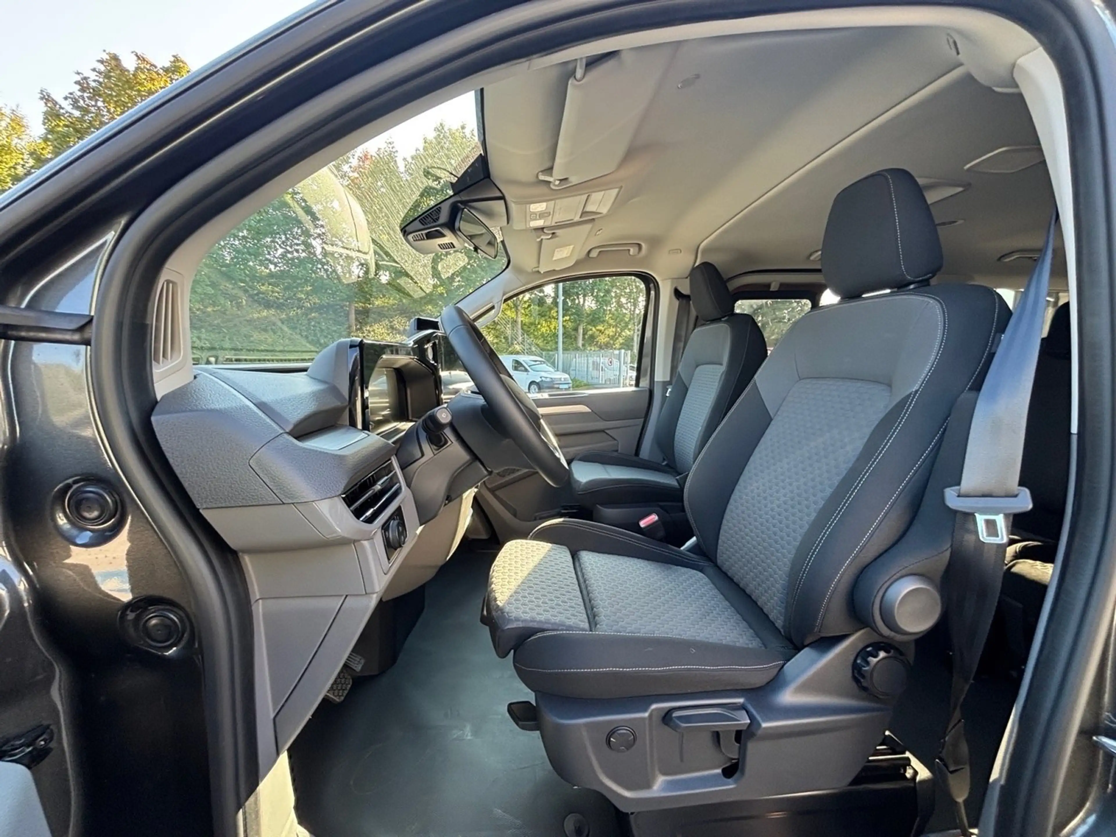 Volkswagen T7 Caravelle VW T7 Caravelle Edition LR eHybrid 171 kW — photo 6