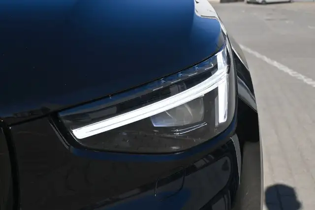 Volvo XC40 view 11