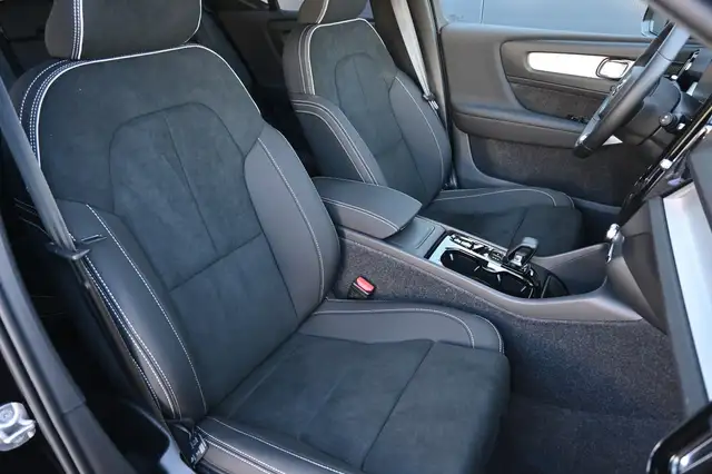 Volvo XC40 view 14