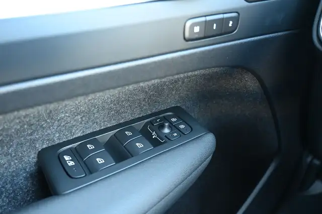 Volvo XC40 view 23