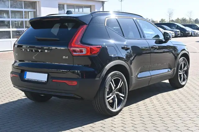 Volvo XC40 view 6