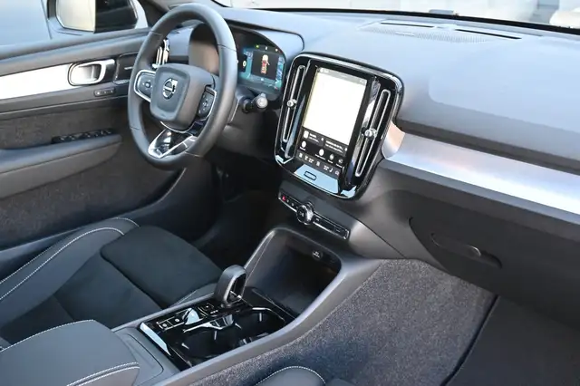 Volvo XC40 view 13