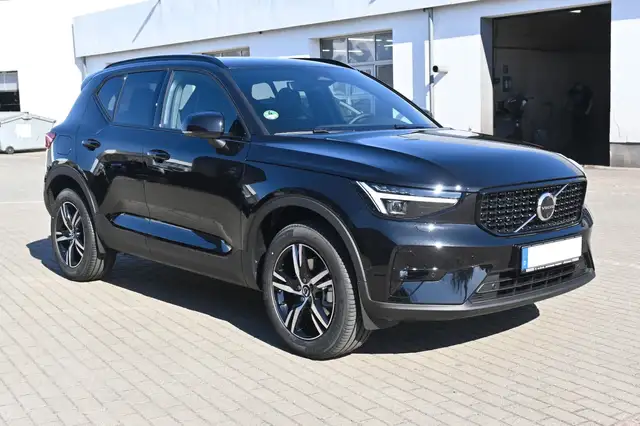 Volvo XC40 view 8