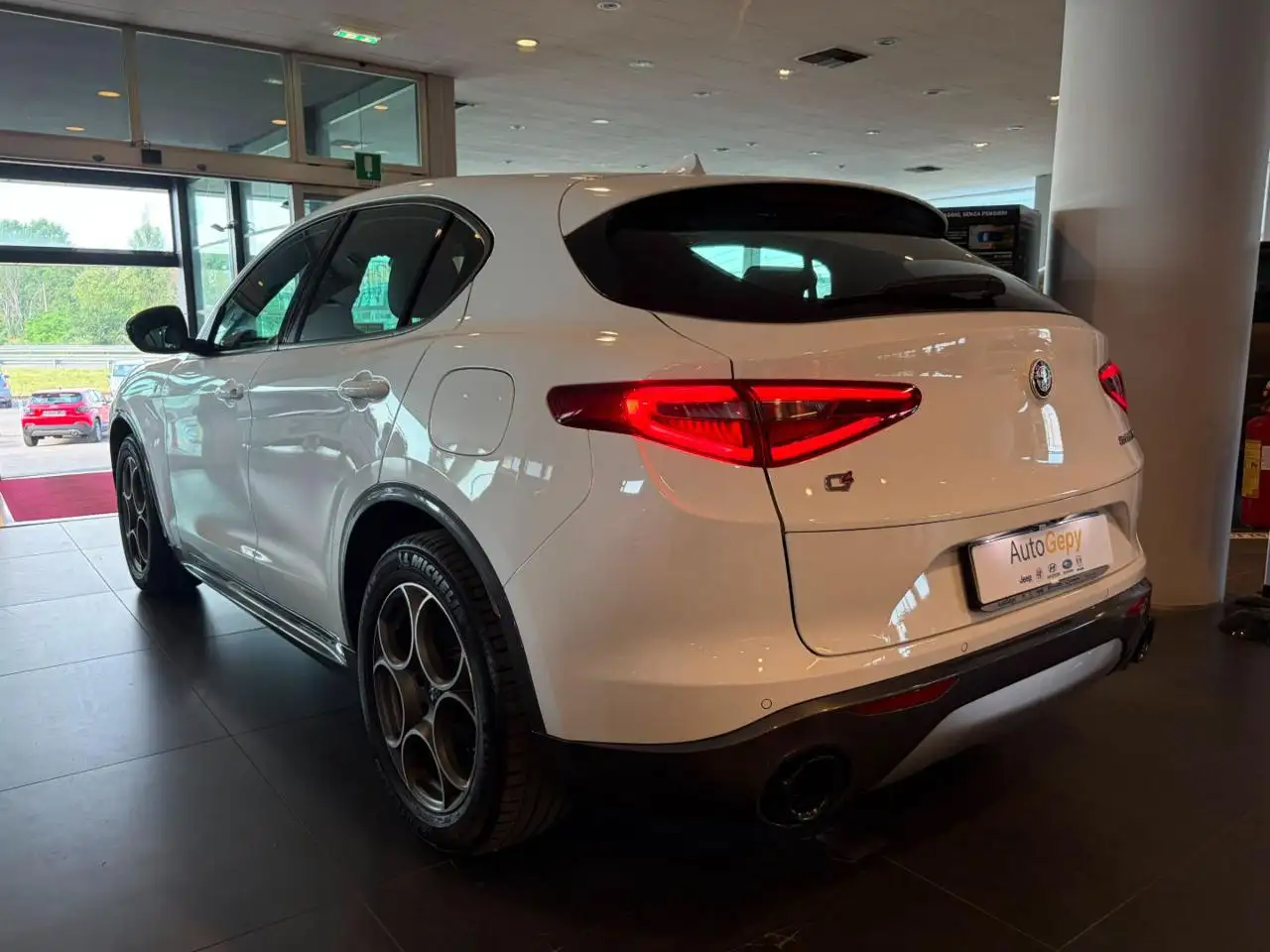 Alfa Romeo Stelvio 2022 — фото 10