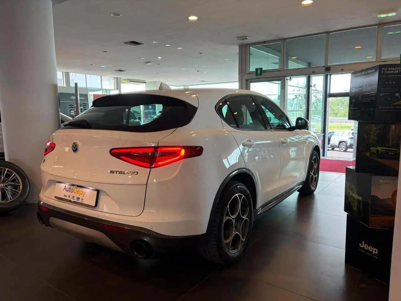 Alfa Romeo Stelvio 2022 — фото 8