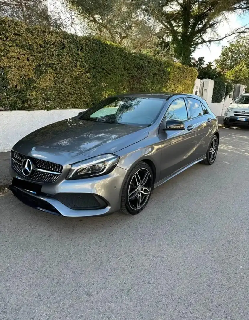 Mercedes-Benz 180 amg premium Grijs - 1