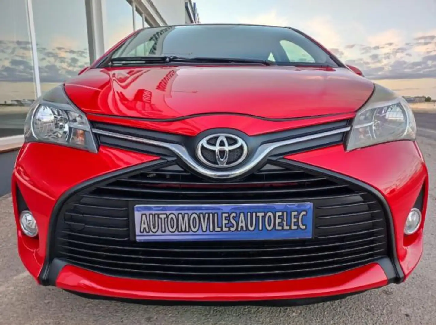 Toyota Yaris 1.0 5p. Cool Rojo - 2