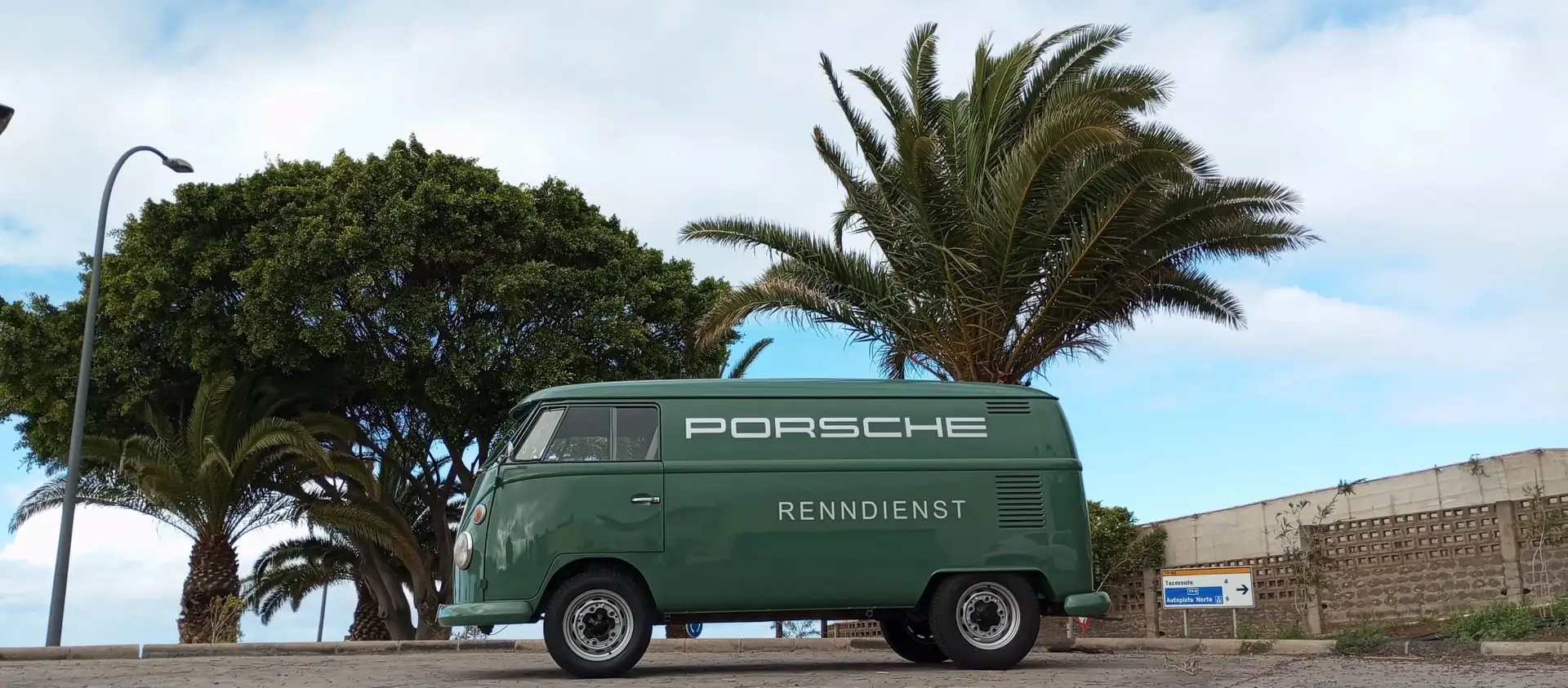 Volkswagen T1 PANEL VAN Зелёный - 1