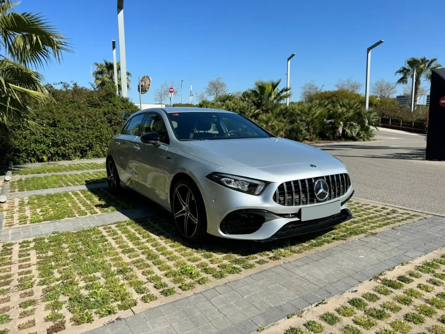 Mercedes-Benz A 200 7G-DCT Argent - 1