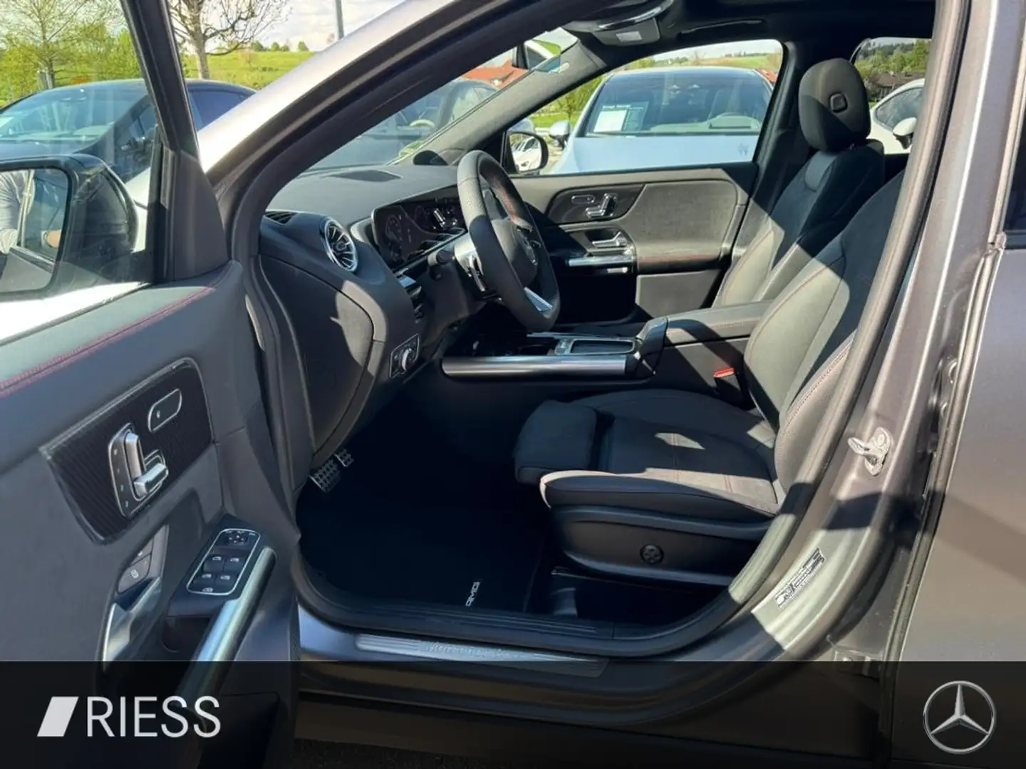 Mercedes-Benz GLA 250 e AMG+PANO+AHK+DISTR+MULTIB+KEYL+MEMORY+ Gri - 2