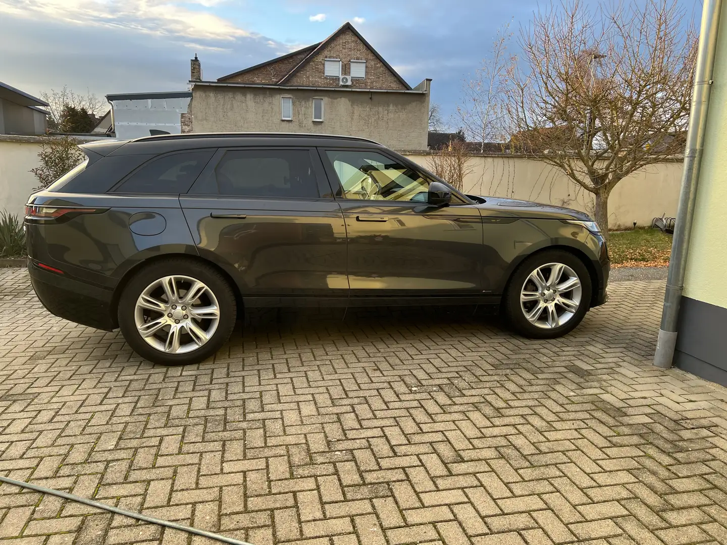 Land Rover Range Rover Velar Range Rover Velar 3.0d R-Dynamic HSE Grau - 1