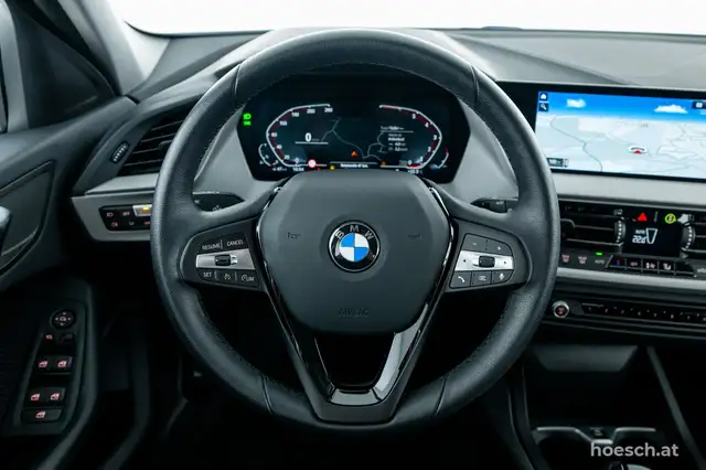 BMW 1 Series view 6