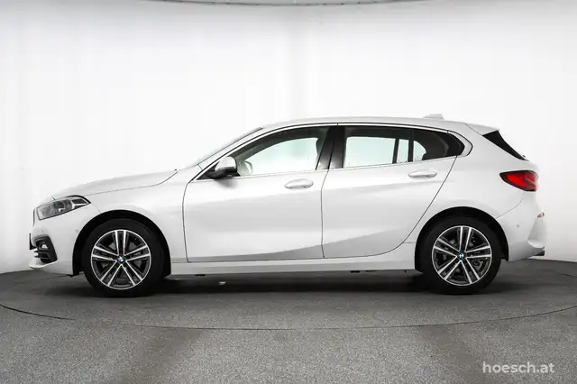 BMW 1 Series view 3