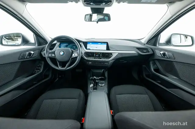 BMW 1 Series view 5