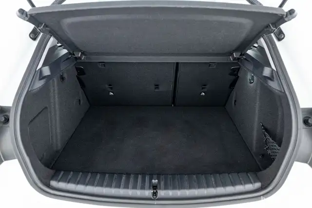 BMW 1 Series view 8