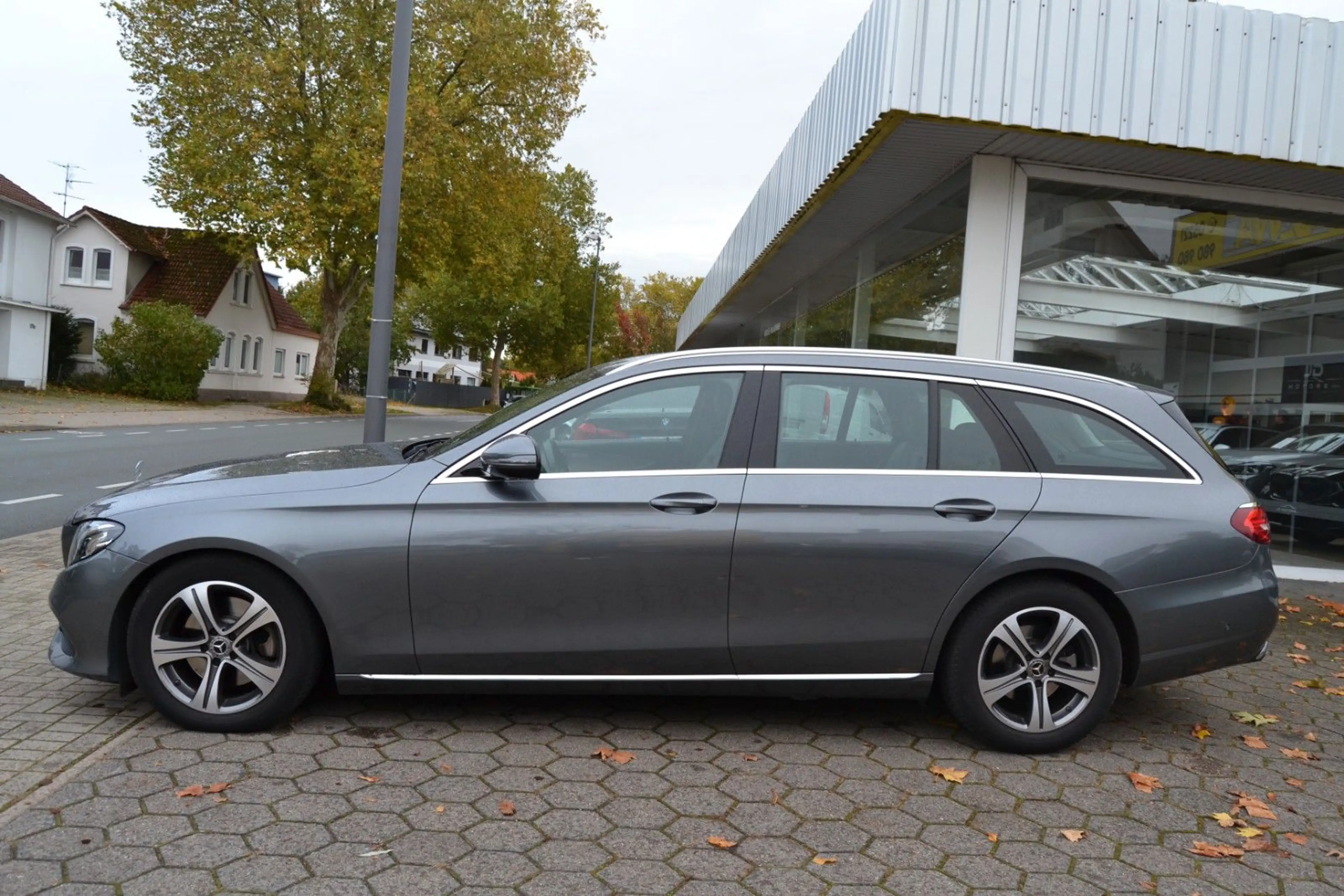 Mercedes-Benz E 220 E220d 4Matic*Kamera*AHK*Avantgarde*LED* — photo 4