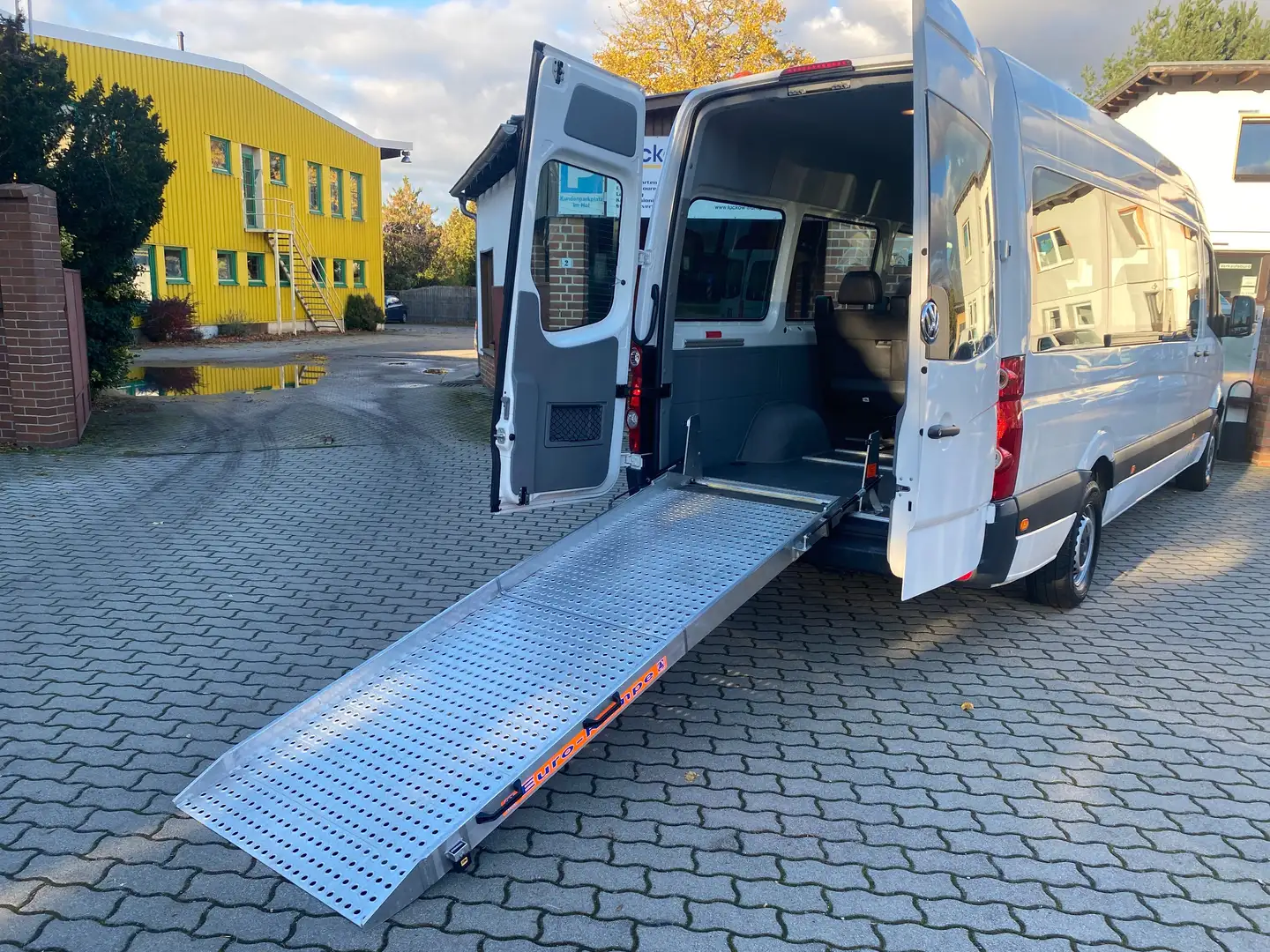 Volkswagen Crafter lang Hochdach 9 Sitze Klima Standh. Rollstuhl Blanc - 1