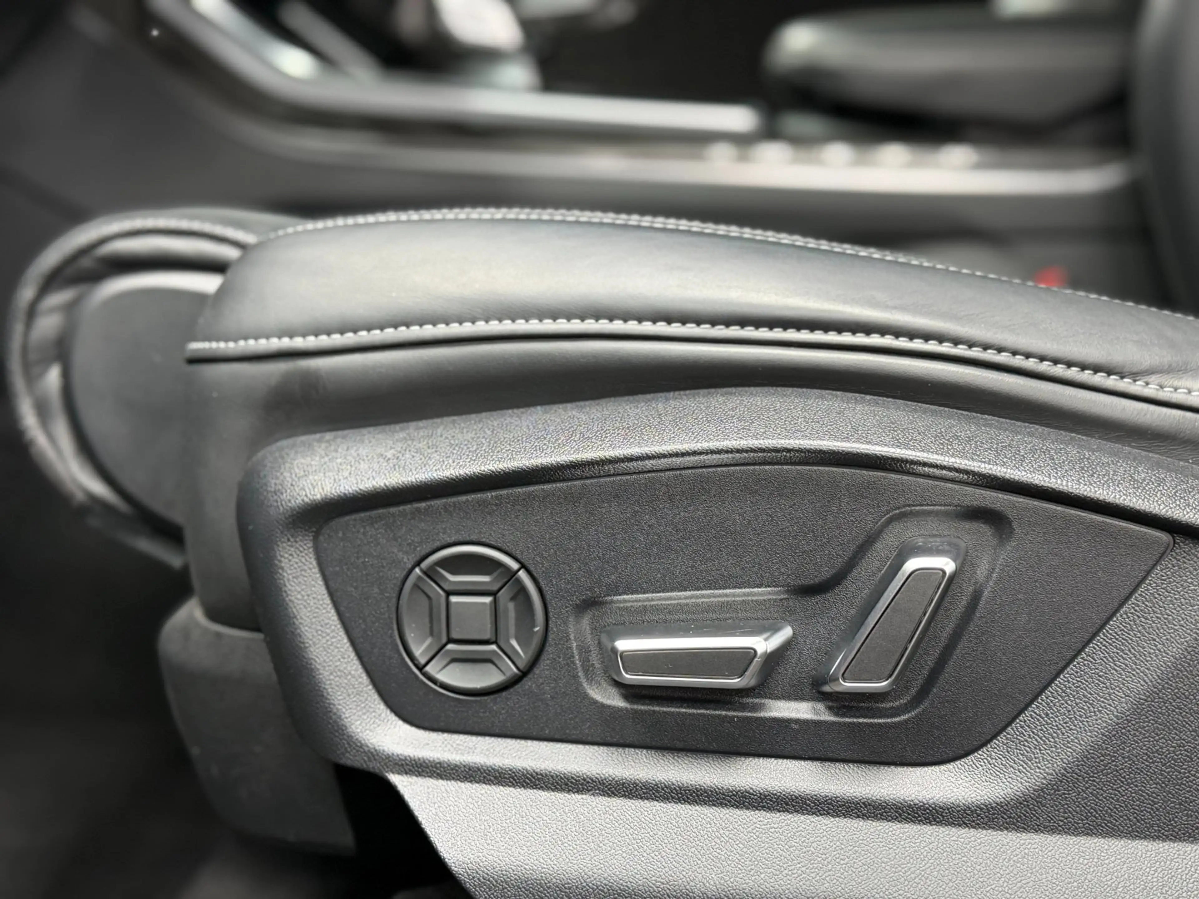 Audi Q8 55 TFSI quattro S-Line Softclose | Bang & Olufsen — photo 42