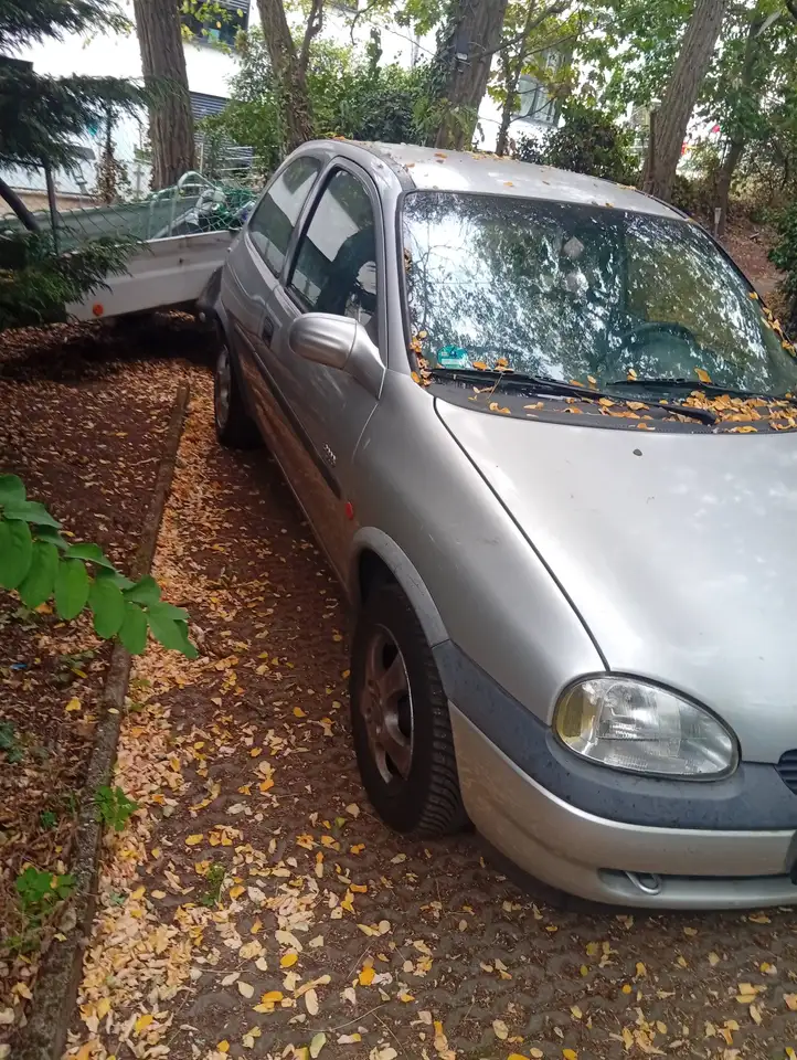 Opel Corsa 16V Edition 2000, foto 1