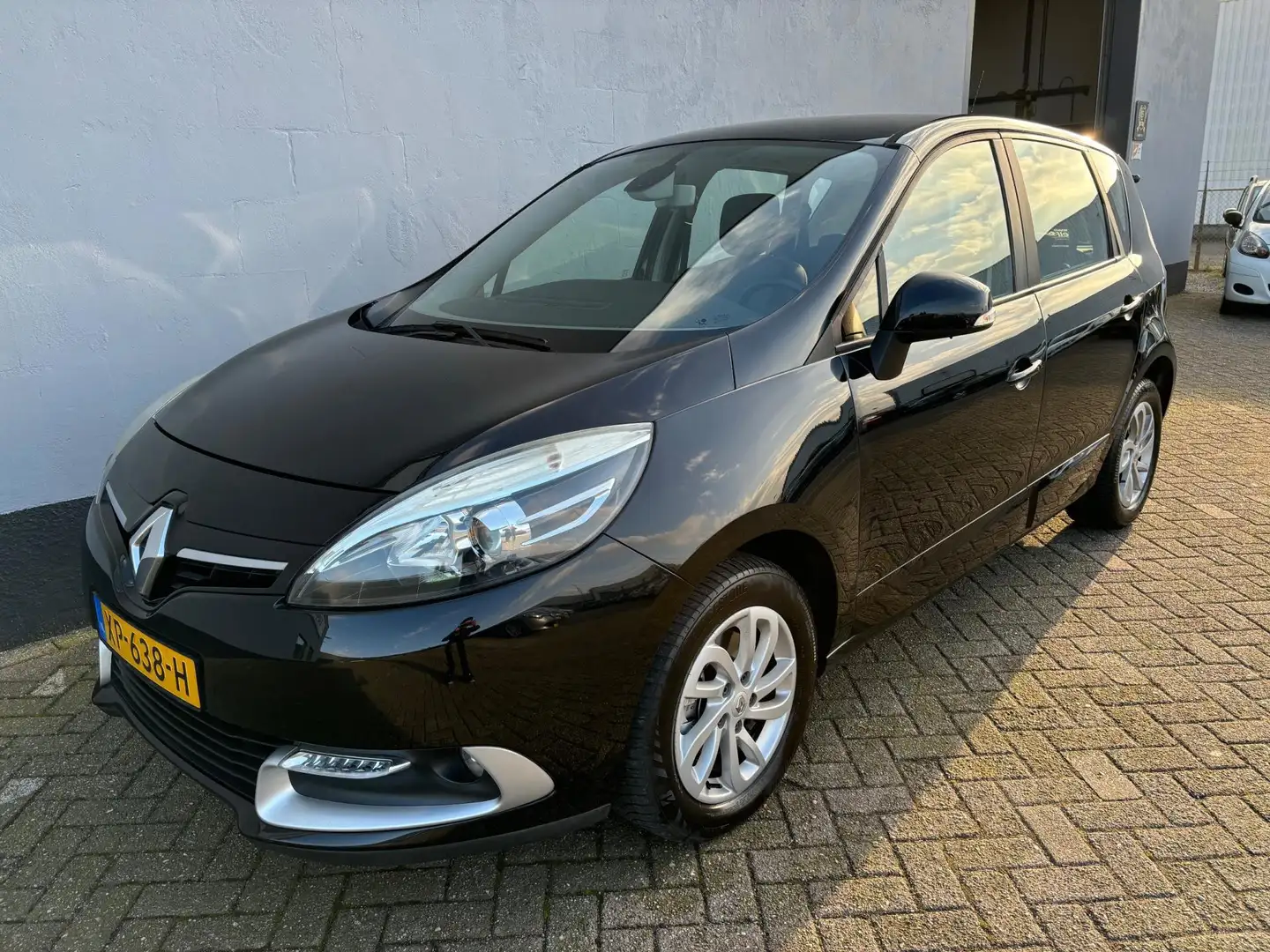 Renault Scenic 1.2 TCe Expression Zwart - 1