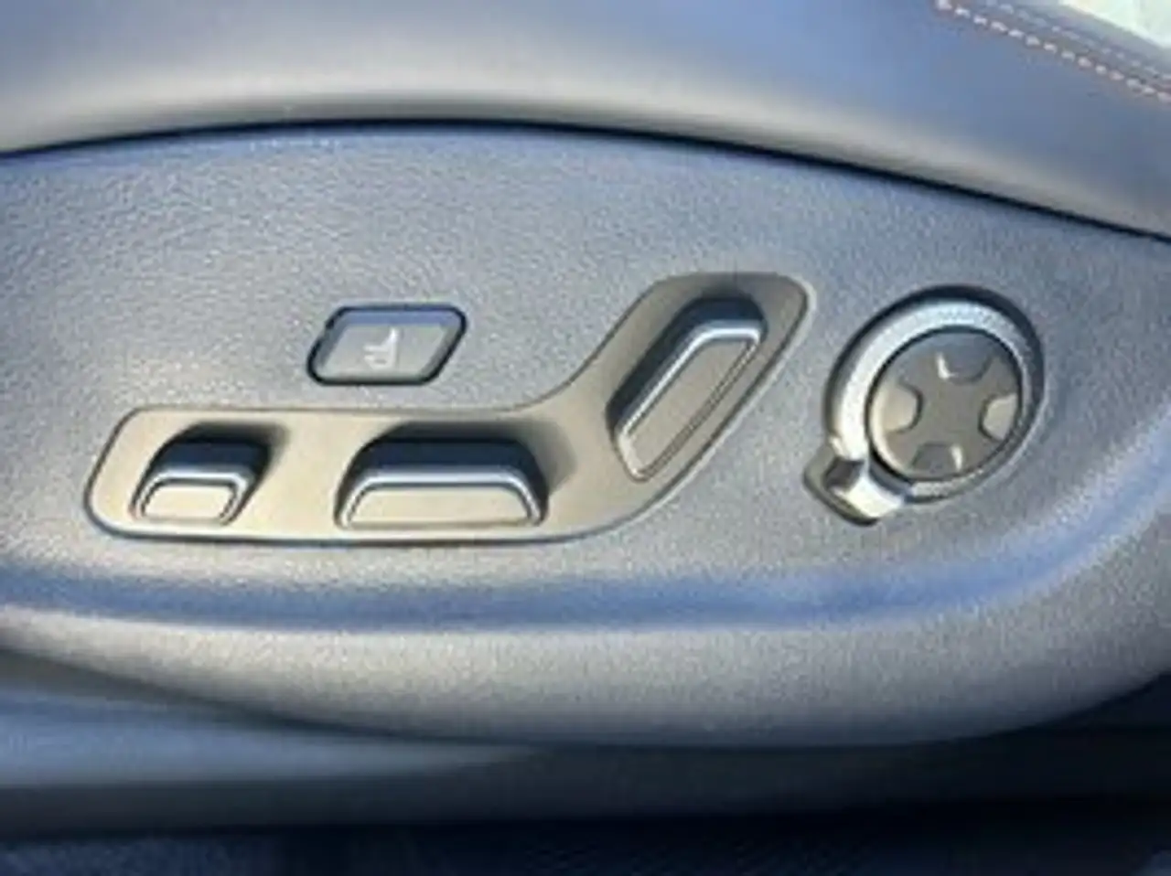 Genesis GV70 снимка Genesis GV70