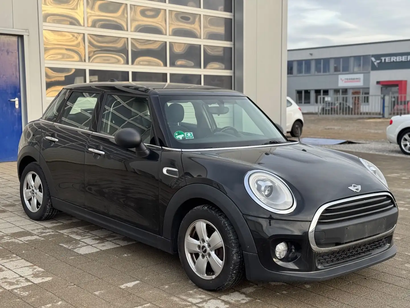 MINI One 1.2 5-trg. Automatik LED Navi PDC Euro6 Schwarz - 2