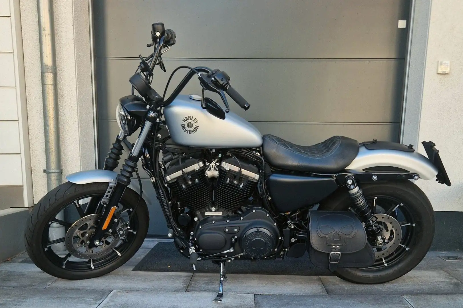 Harley-Davidson Sportster Iron 883 Argintiu - 2