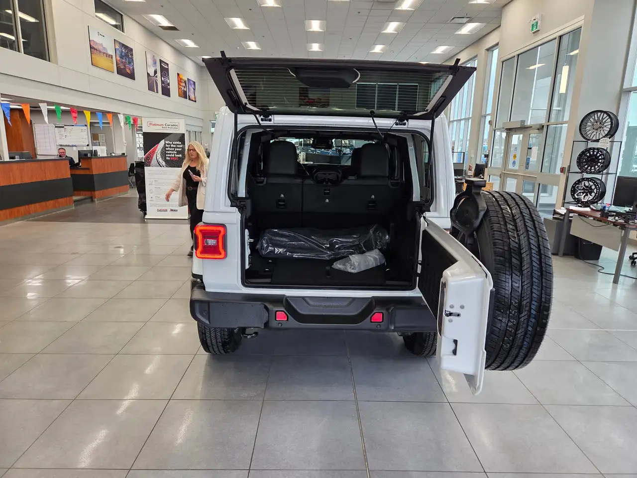 Jeep Wrangler снимка Jeep Wrangler