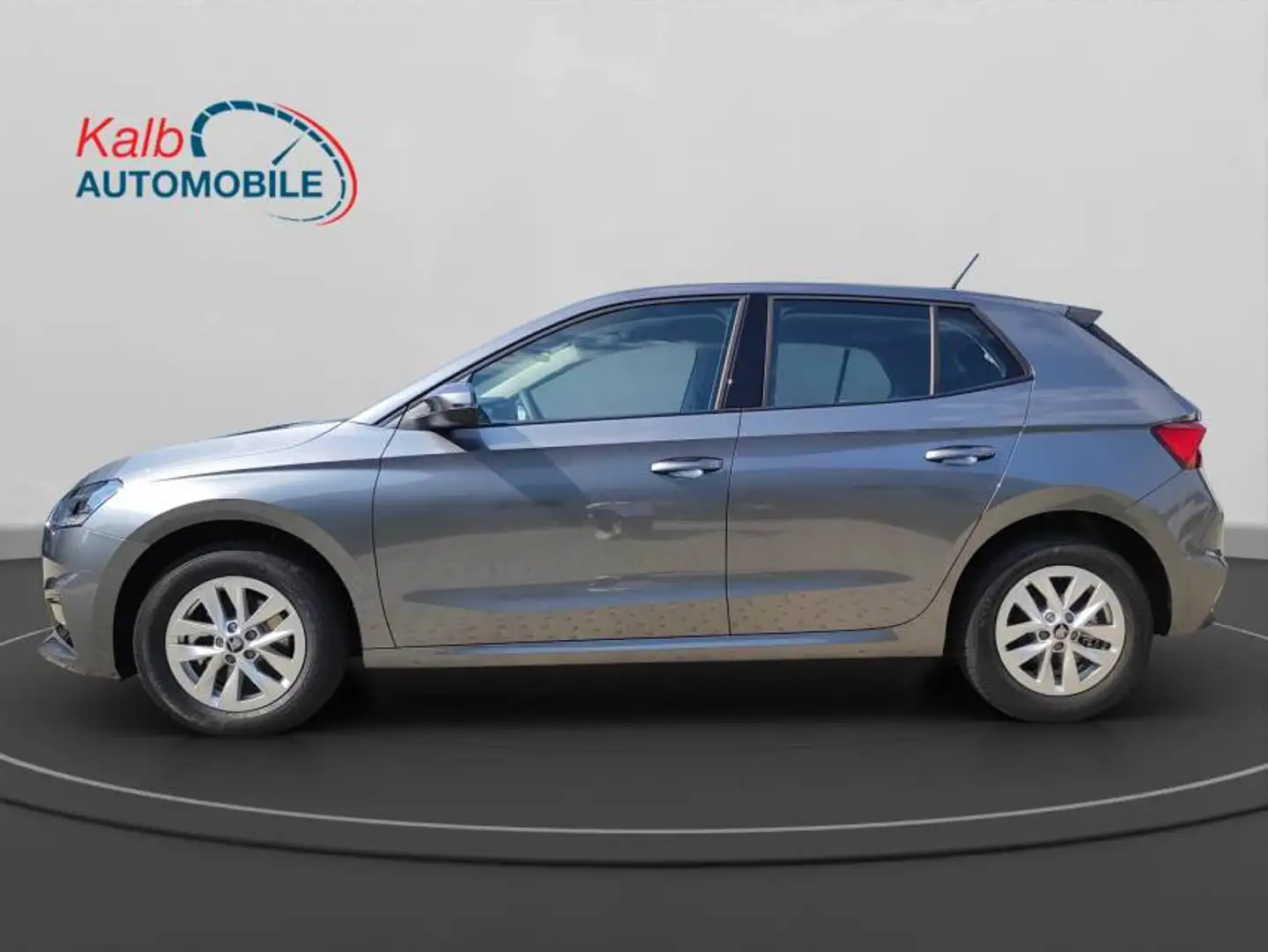 Skoda Fabia Drive 130 Plus 1,0 TSI DSG+5J/100TKM+PDC+SHZ+CLIMA Gris - 2