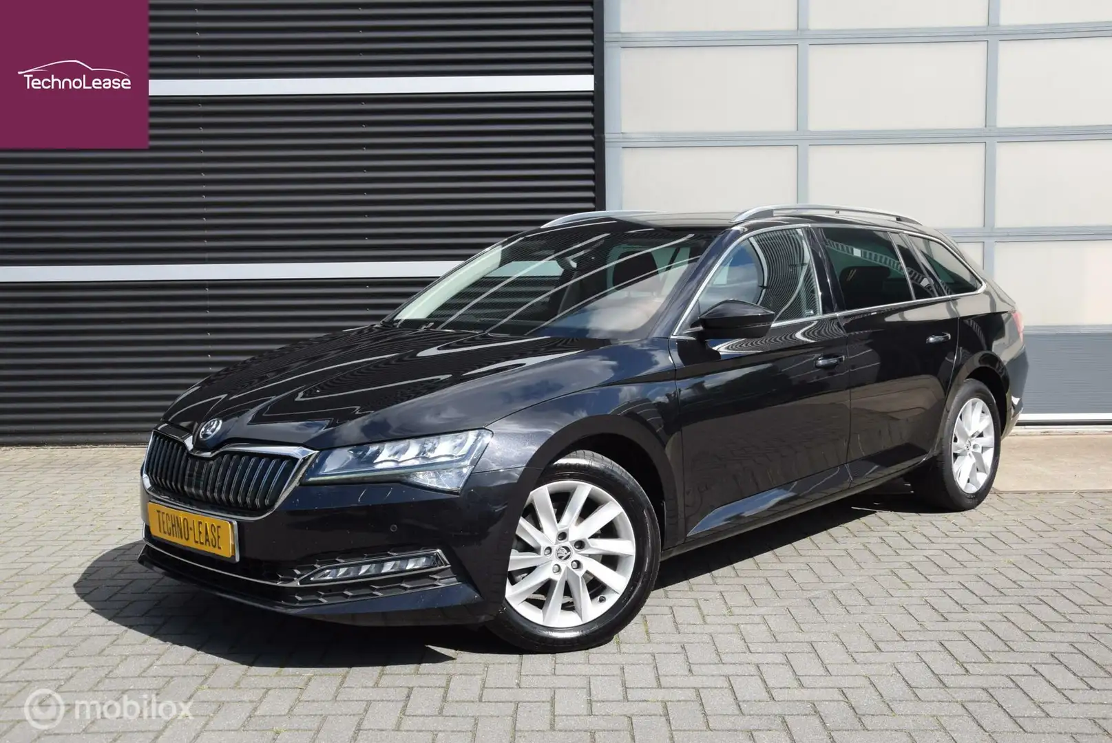Skoda Superb Combi 1.5 TSI ACT Business Edition ACC Virtual Coc Zwart - 1