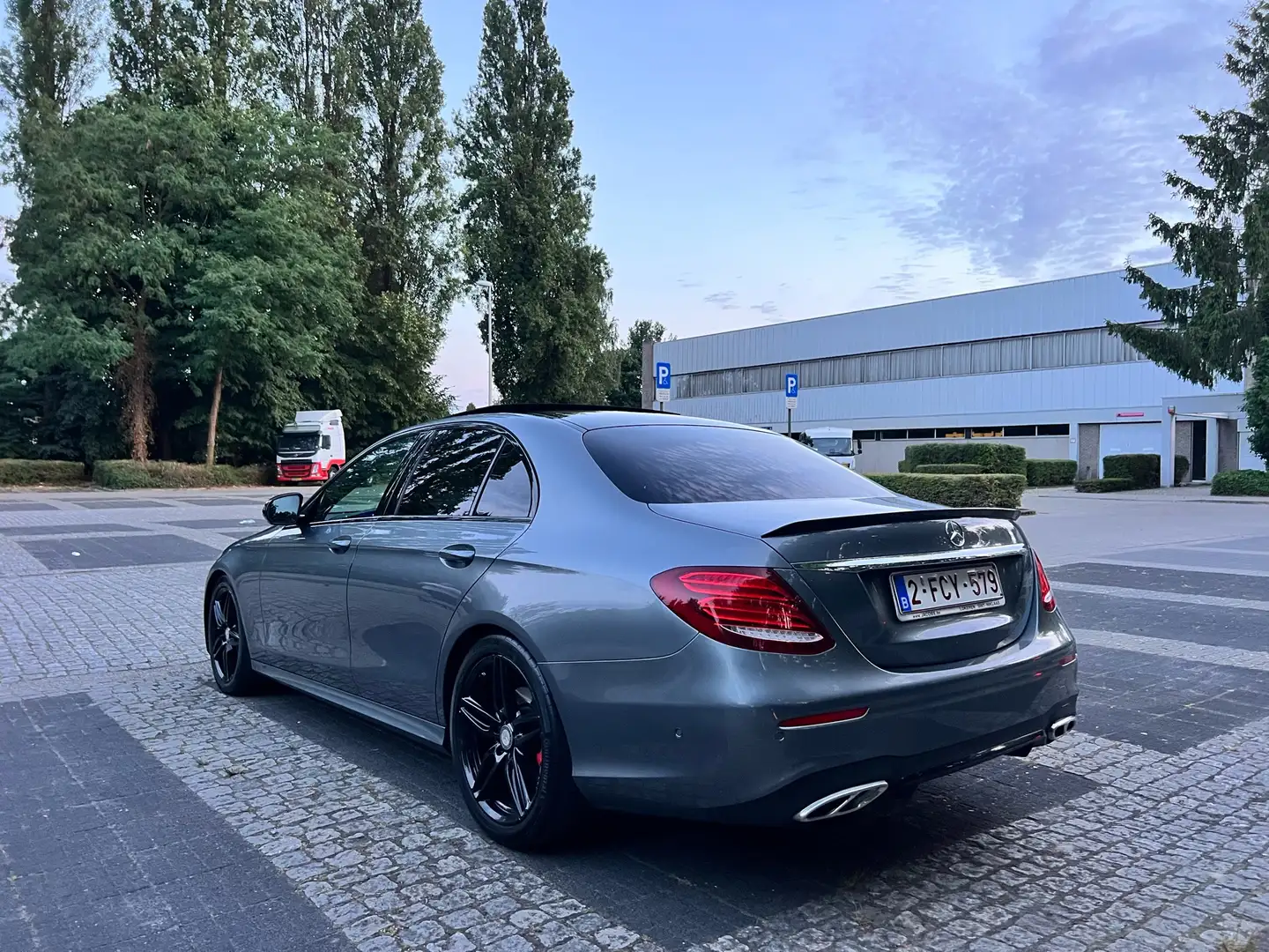 Mercedes-Benz E 220 d 9G-TRONIC AMG Line - 2