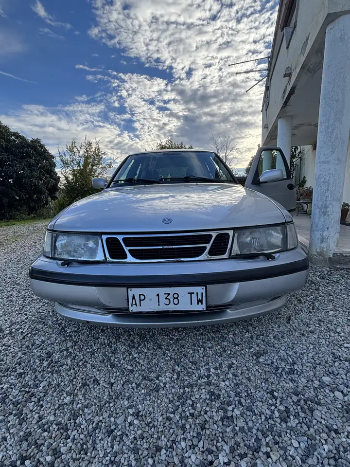 Saab 900