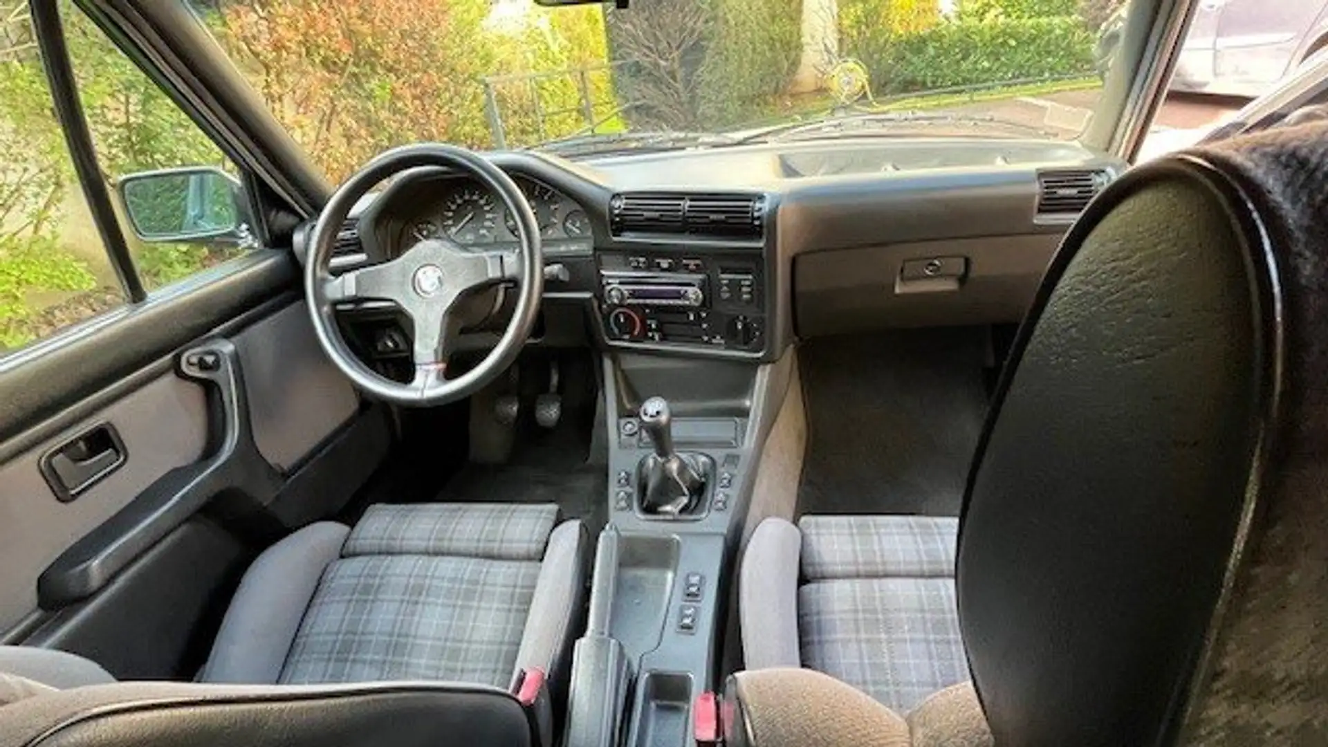 BMW 325 325i Noir - 2