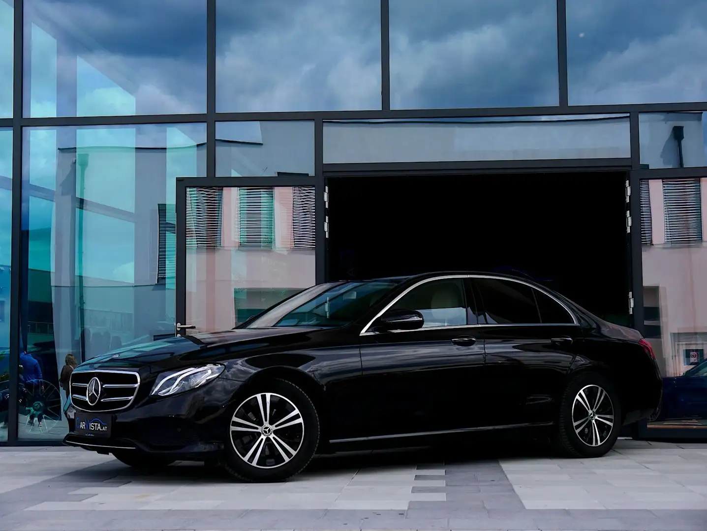 Mercedes-Benz E 220 d Avantgarde *Distronic & 360° Kamera* Schwarz - 1
