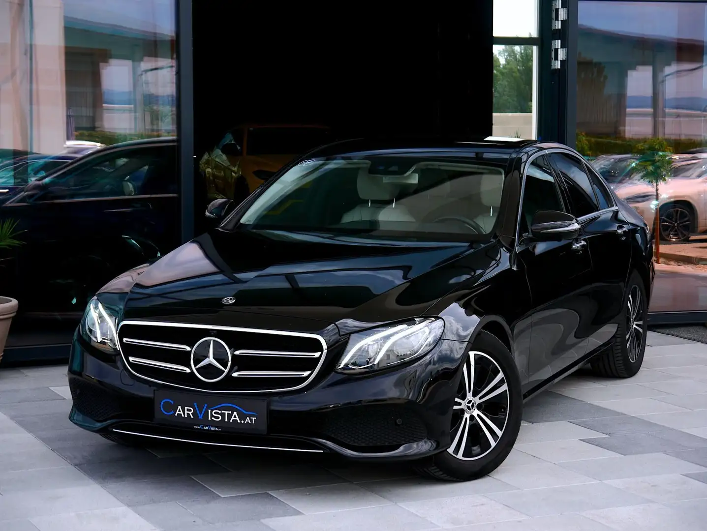 Mercedes-Benz E 220 d Avantgarde *Distronic & 360° Kamera* Schwarz - 2