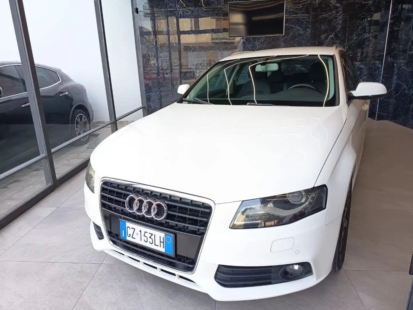 Audi A4 Avant 2.0 TDI Ambiente Blanc - 2