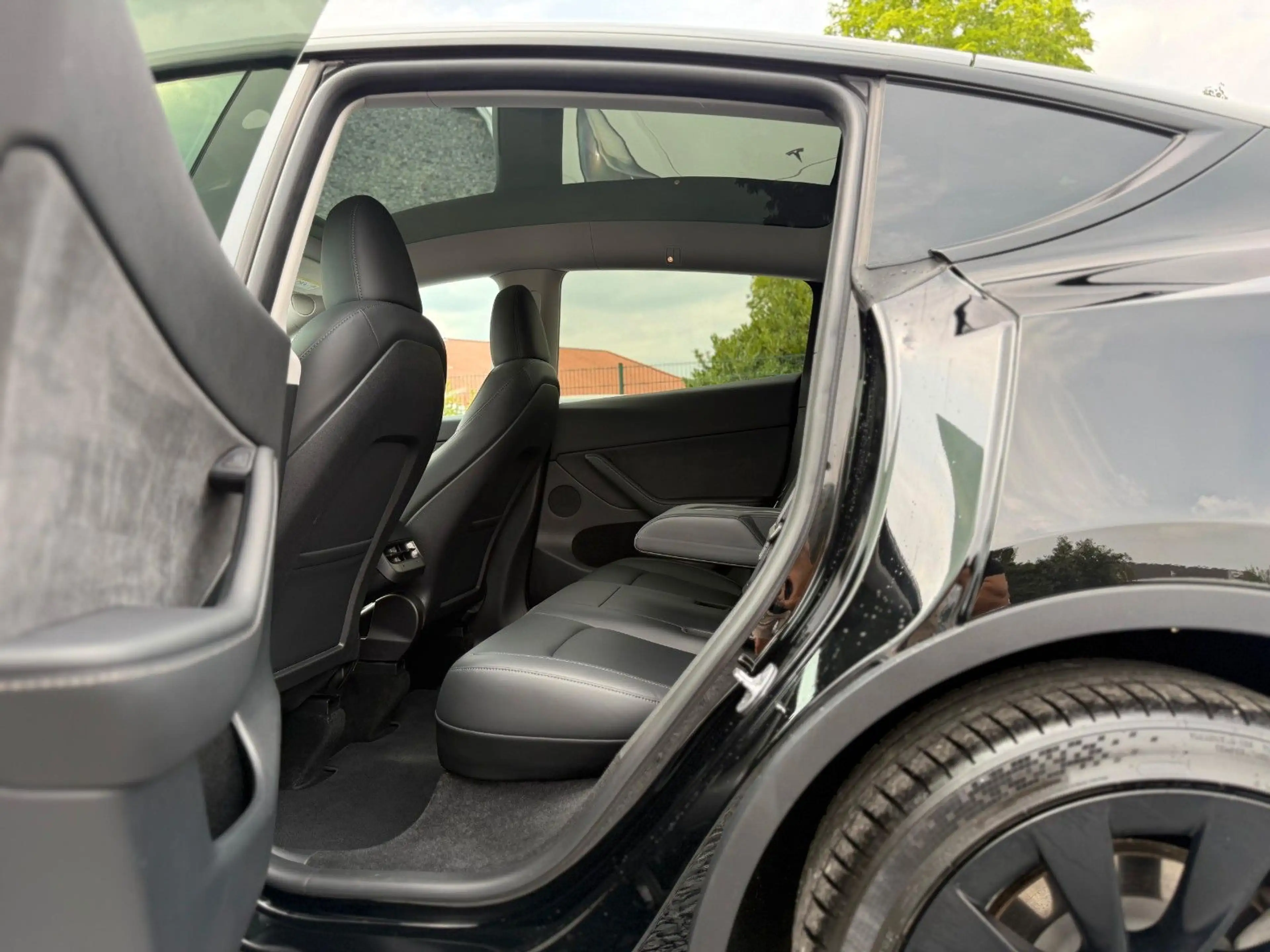 Tesla Model Y RWD Ryzen 1.Hand MwSt Herstellergarantie — photo 14