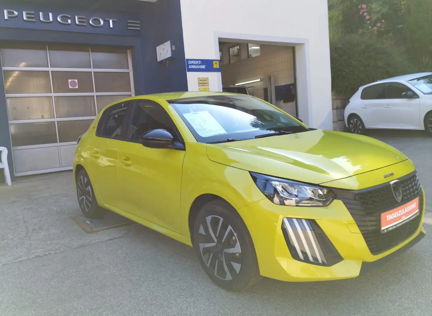 Peugeot 208 PureTech 100 STYLE Gelb - 2