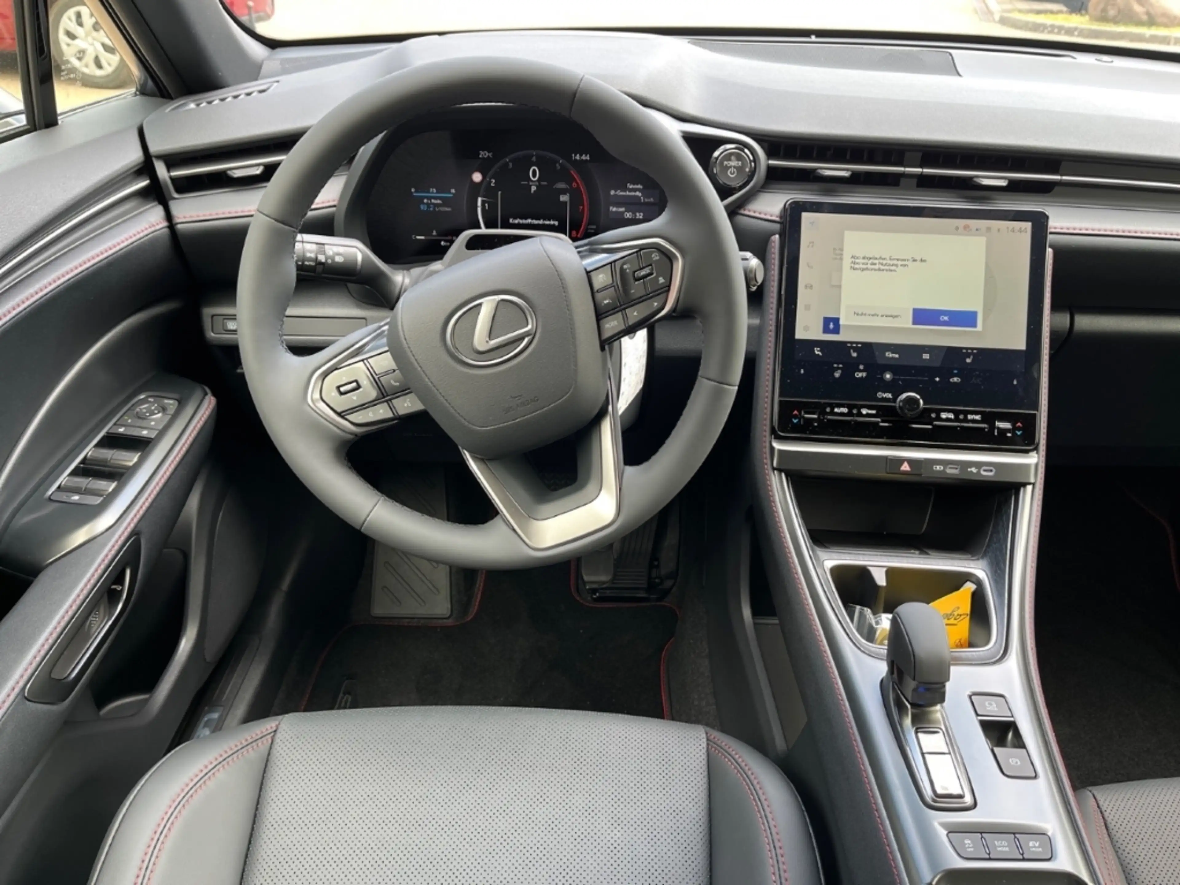Lexus LBX Emotion 1.5 Hybrid — photo 15