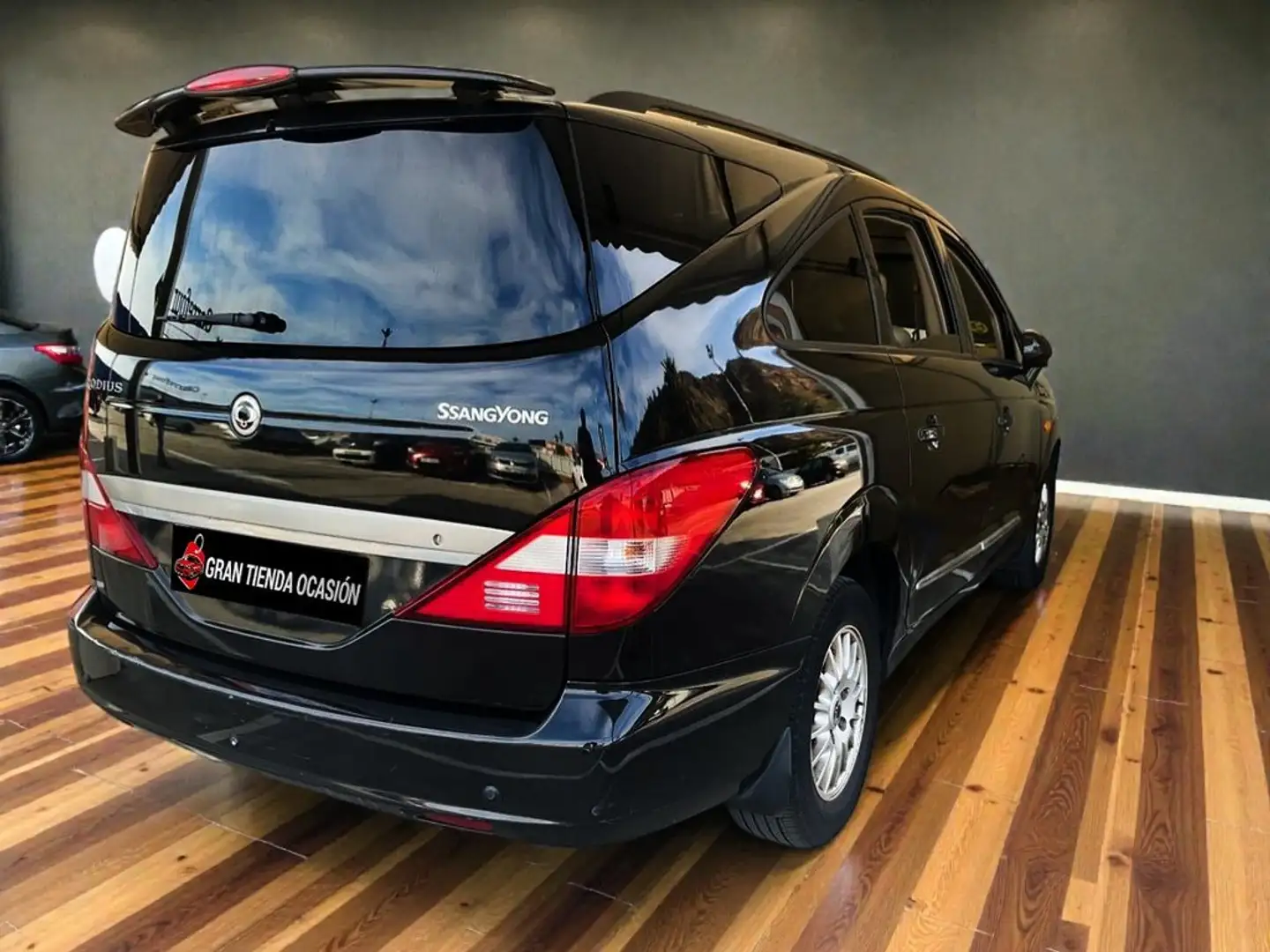 SsangYong Rodius 270 Xdi Limited 165 Negro - 2