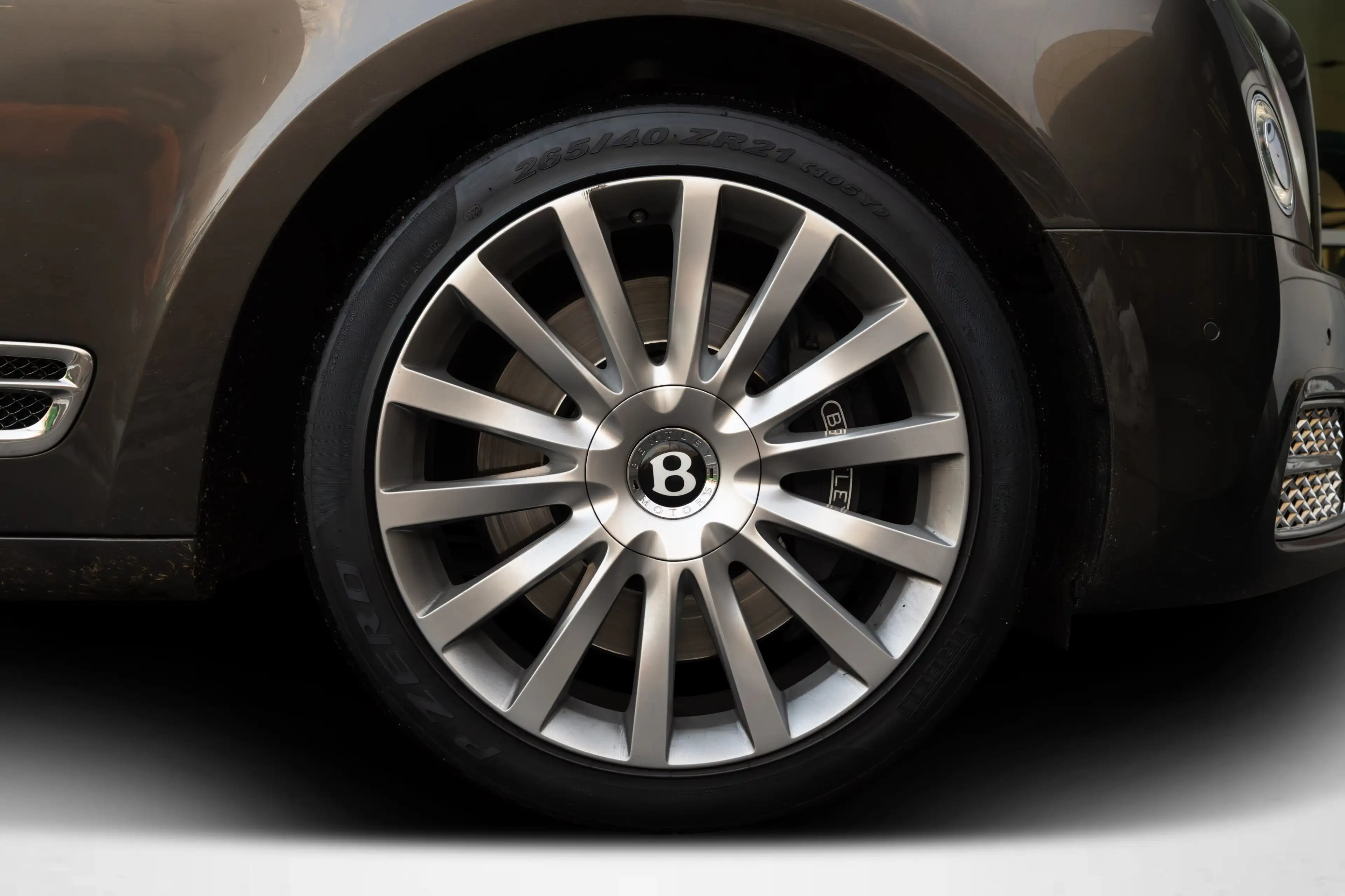 Bentley Mulsanne Speed — photo 7