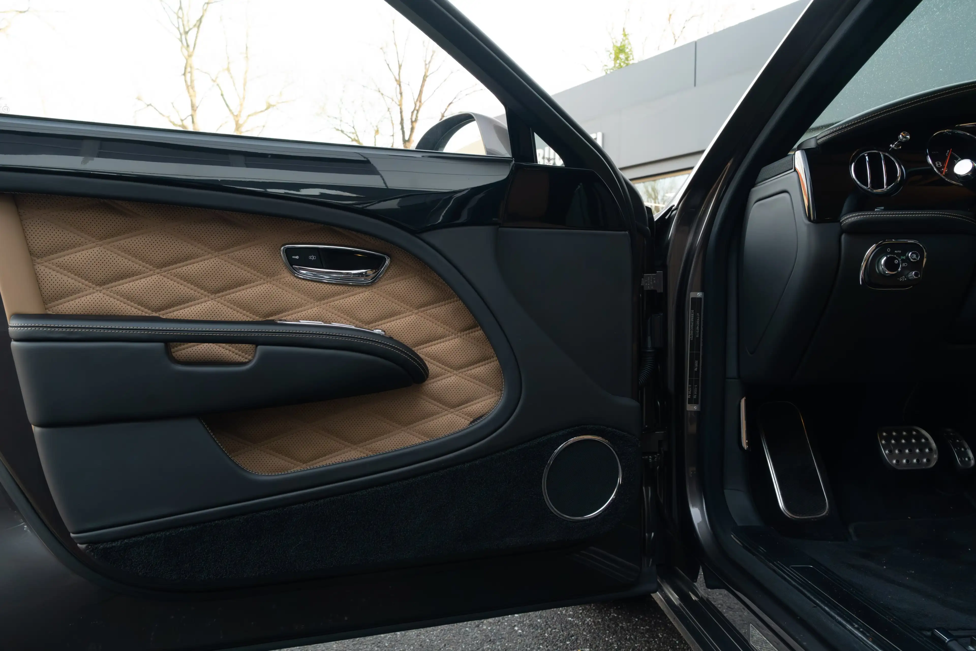 Bentley Mulsanne Speed — photo 9